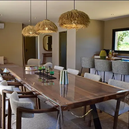 Rosa, 4chambres, Piscine , , 8 Personnes Villa *
