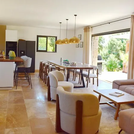 Rosa, 4chambres, Piscine , , 8 Personnes Villa